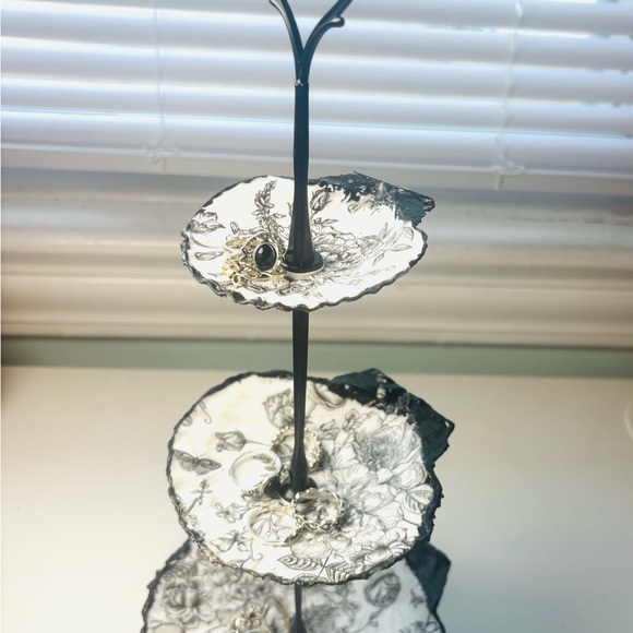 Handmade 3 Tier Scallop Shell Jewelry Stand With Black Rose Decoupage design - Picture 7 of 9